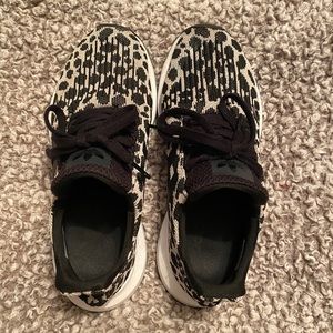 Adidas leopard swift runs - size 7.5 but fit 8